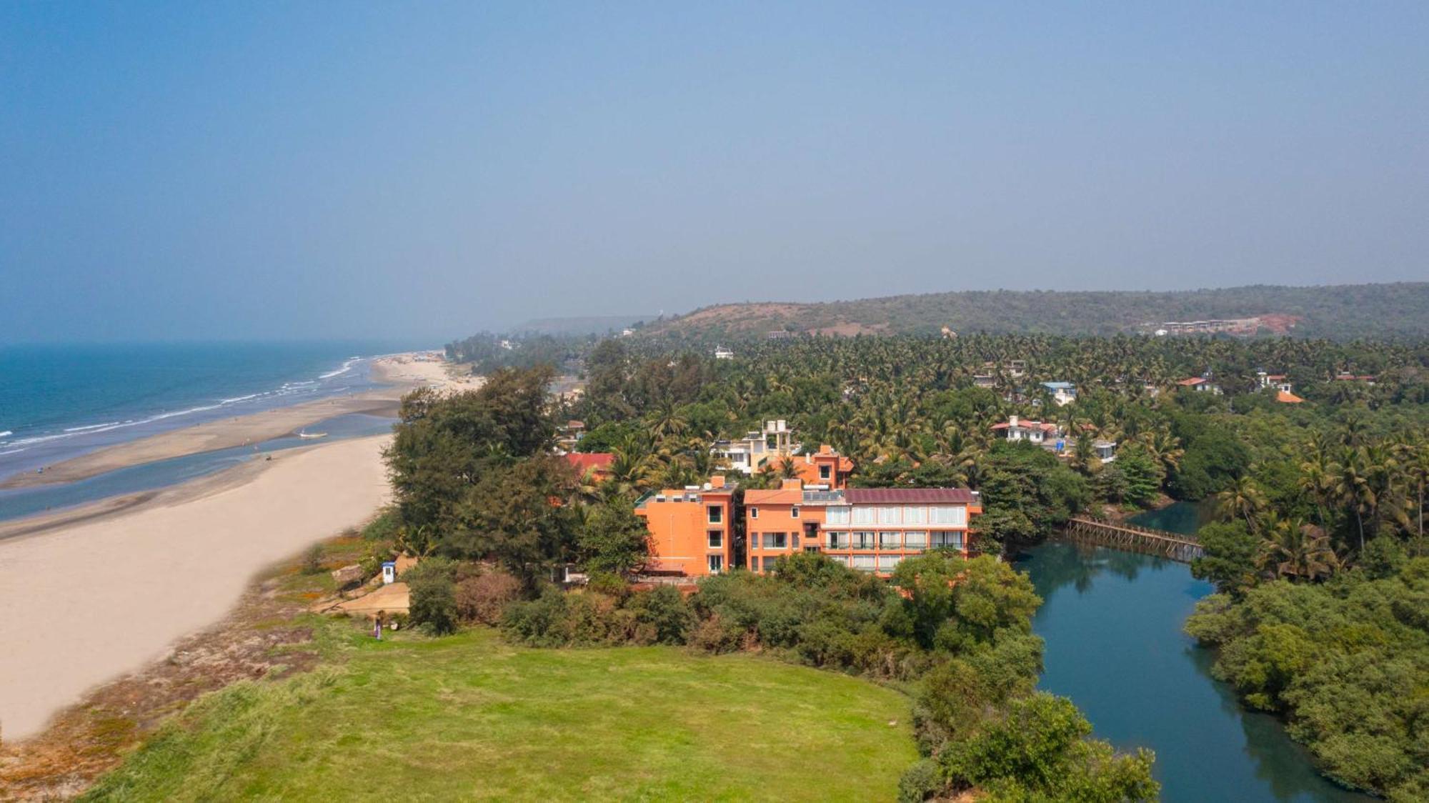 Mandrem Beach Resort, A Member Of Radisson Individuals Retreat Exterior photo