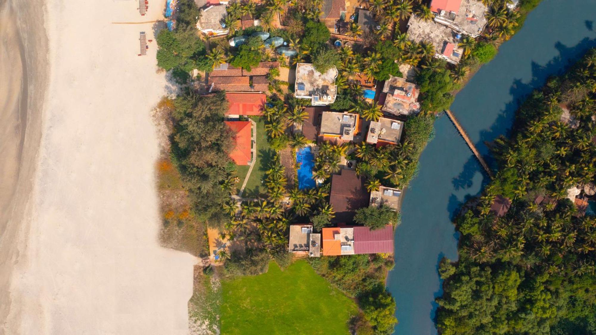 Mandrem Beach Resort, A Member Of Radisson Individuals Retreat Exterior photo
