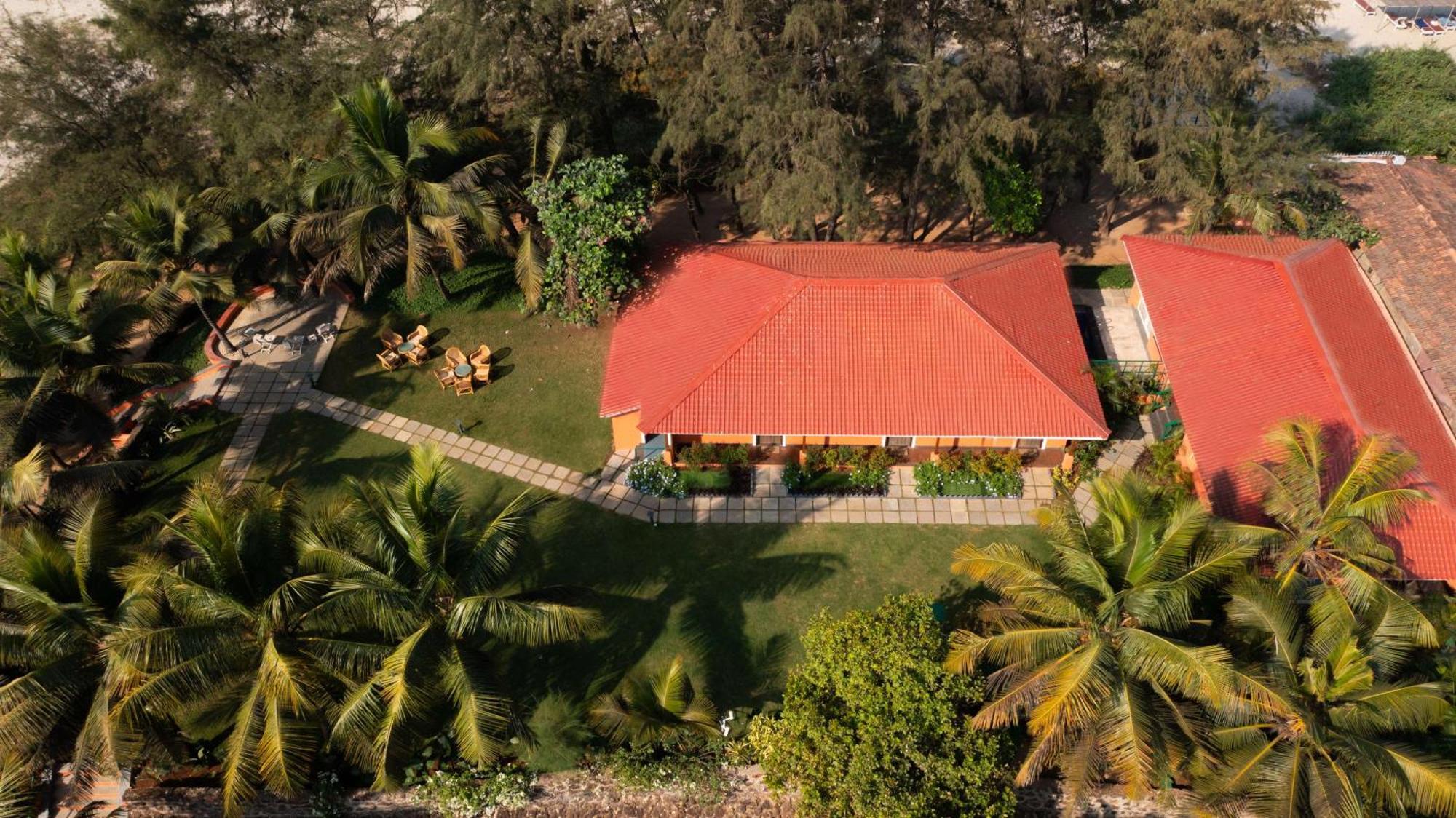 Mandrem Beach Resort, A Member Of Radisson Individuals Retreat Exterior photo