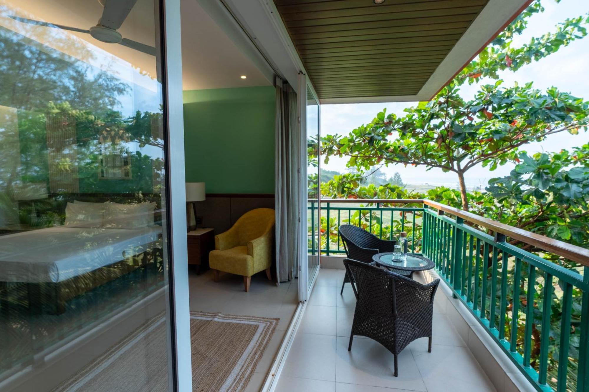 Mandrem Beach Resort, A Member Of Radisson Individuals Retreat Exterior photo