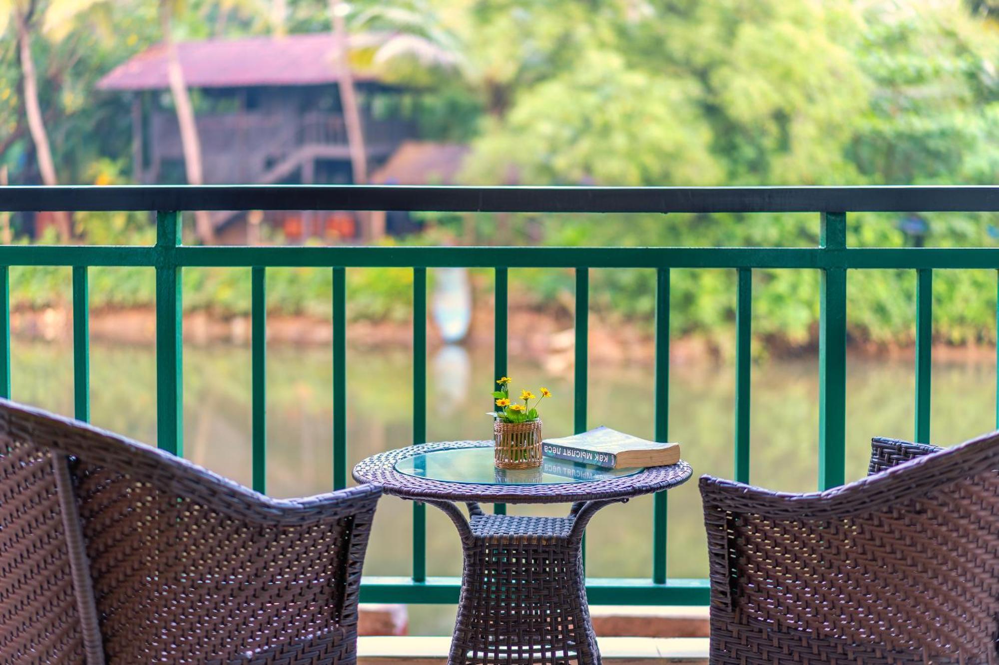 Mandrem Beach Resort, A Member Of Radisson Individuals Retreat Exterior photo