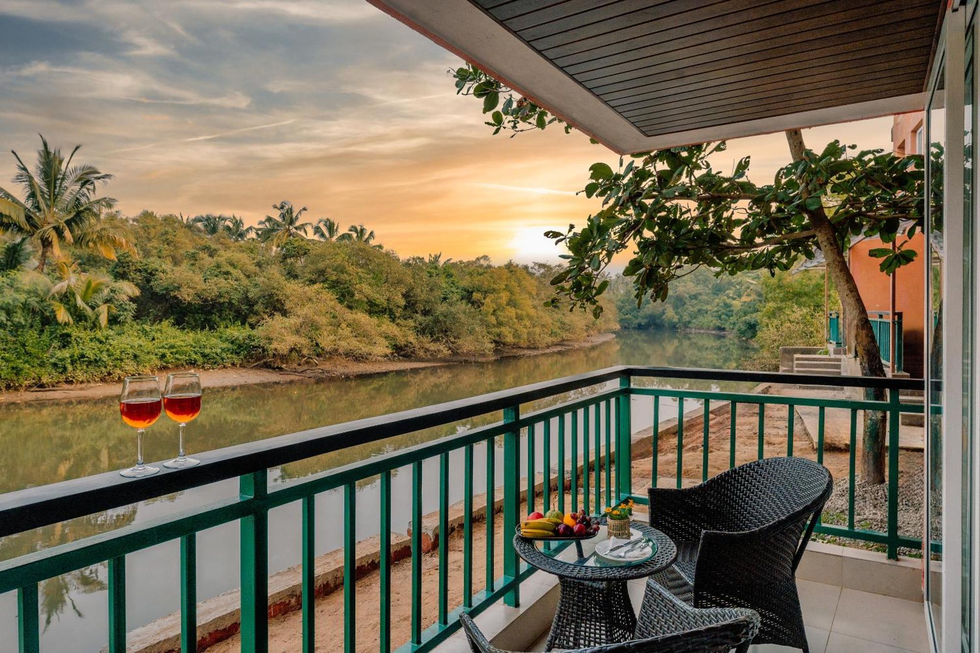 Mandrem Beach Resort, A Member Of Radisson Individuals Retreat Exterior photo