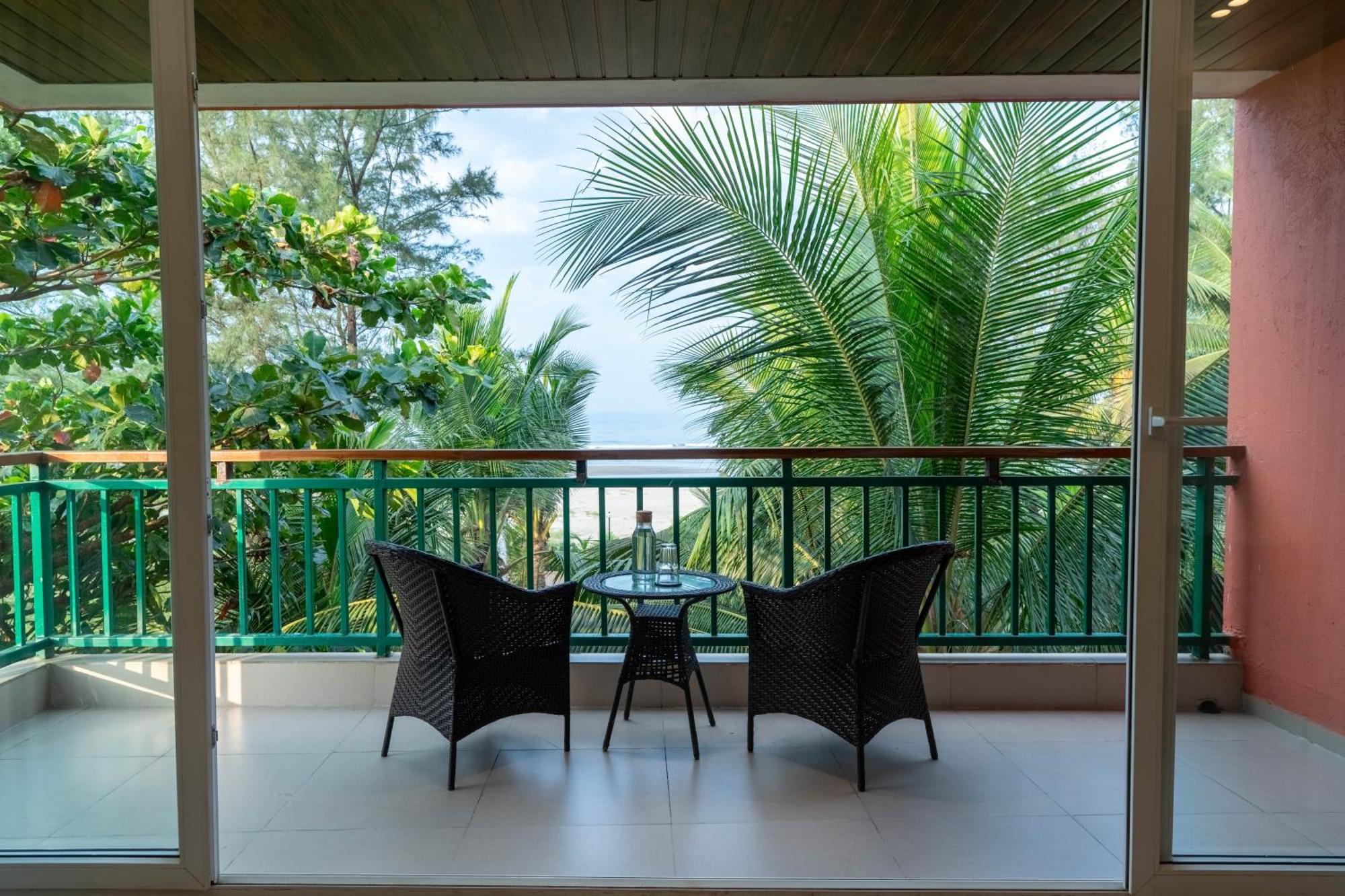 Mandrem Beach Resort, A Member Of Radisson Individuals Retreat Exterior photo