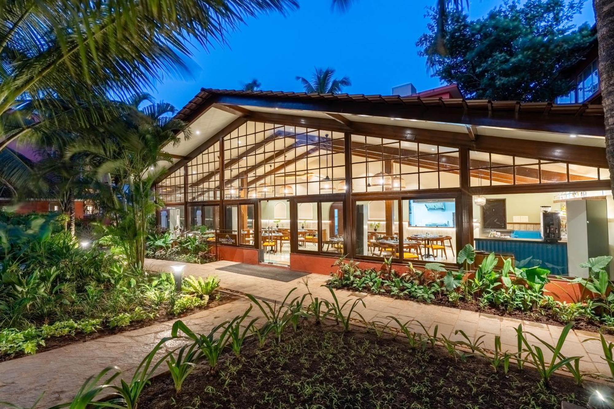 Mandrem Beach Resort, A Member Of Radisson Individuals Retreat Exterior photo