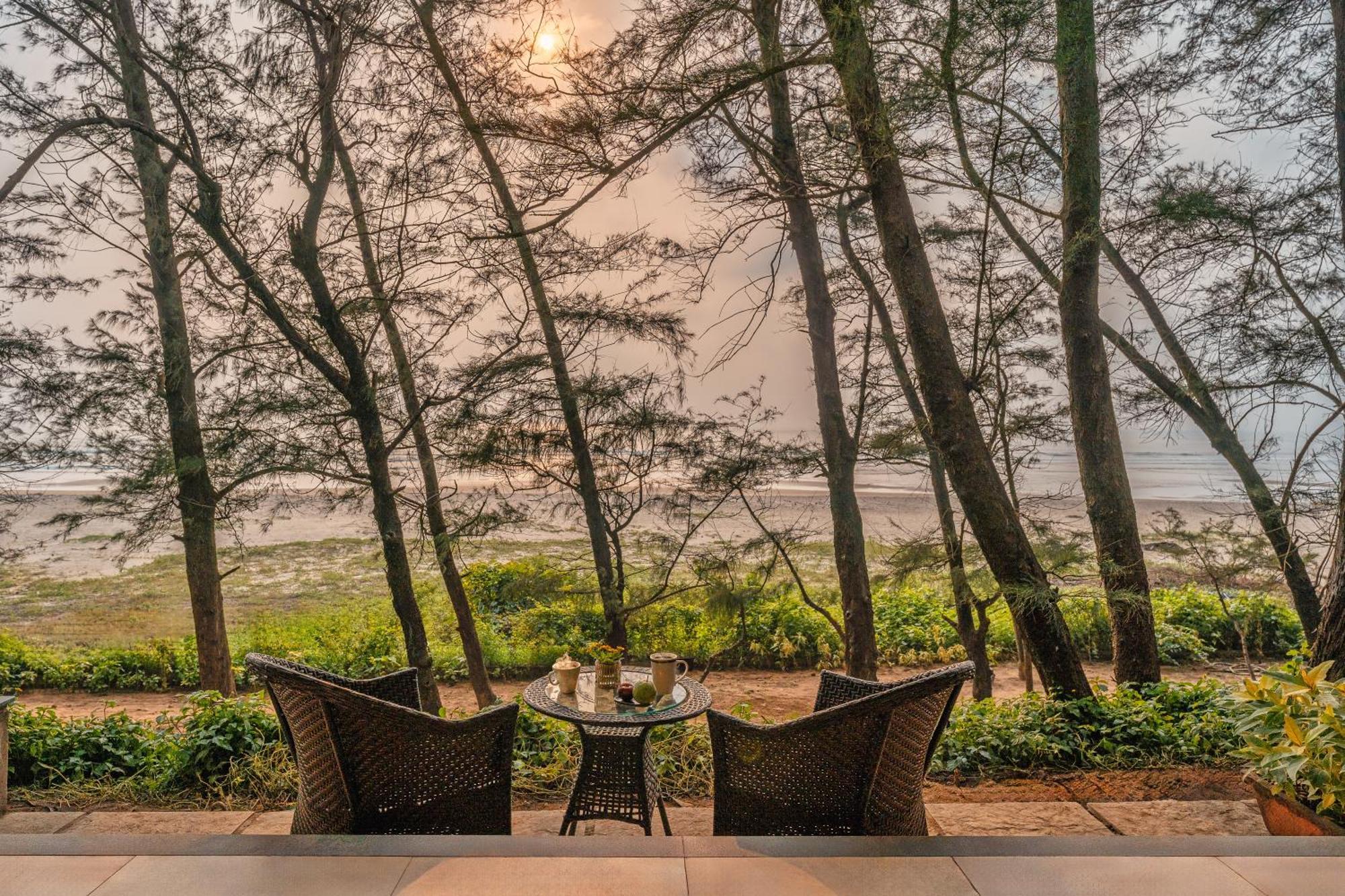 Mandrem Beach Resort, A Member Of Radisson Individuals Retreat Exterior photo