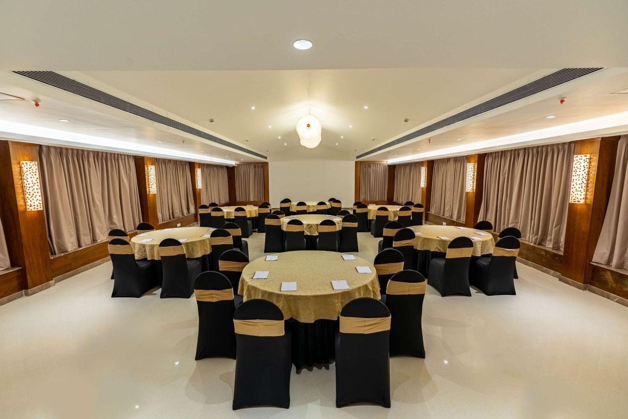 Mandrem Beach Resort, A Member Of Radisson Individuals Retreat Exterior photo
