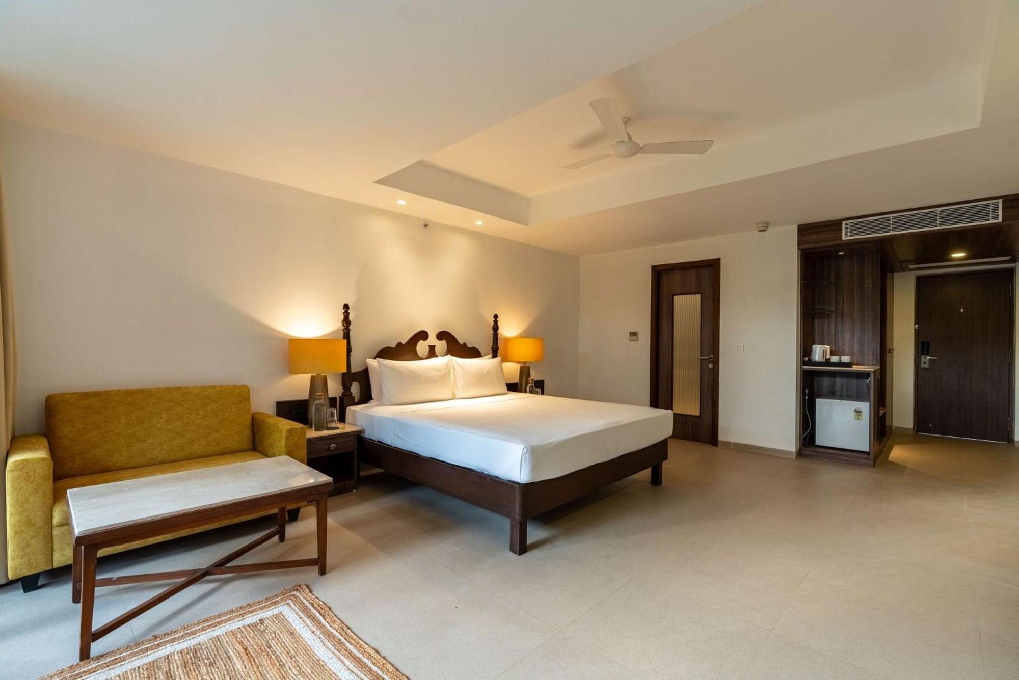 Mandrem Beach Resort, A Member Of Radisson Individuals Retreat Exterior photo