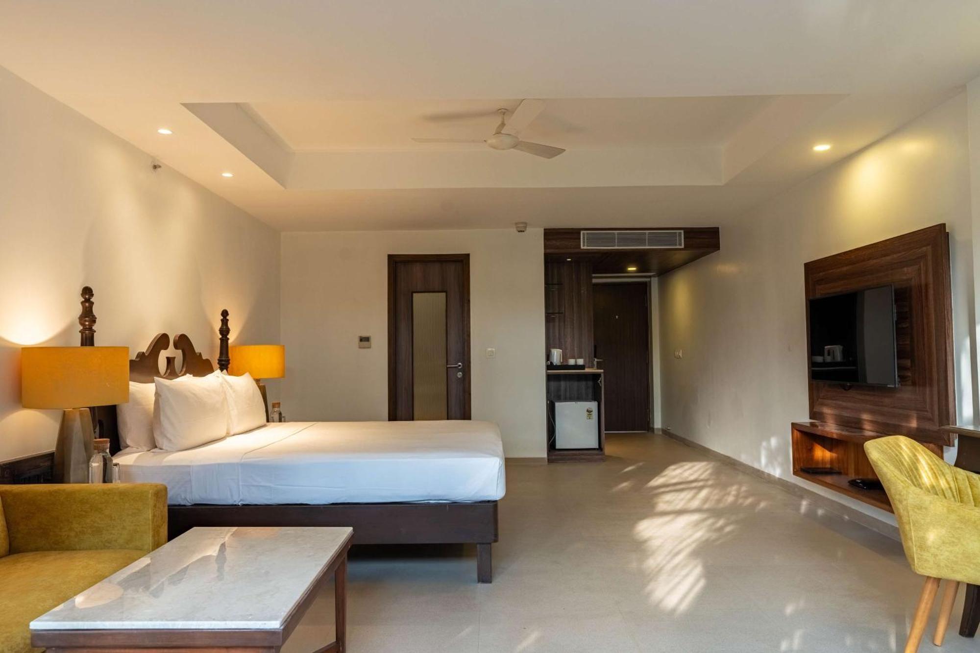 Mandrem Beach Resort, A Member Of Radisson Individuals Retreat Exterior photo
