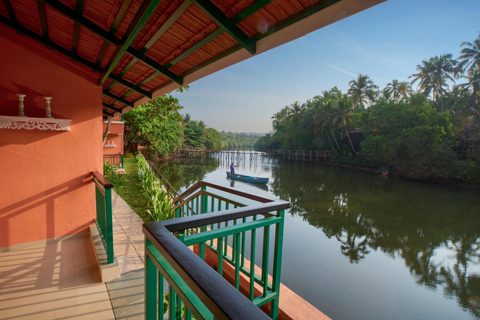Mandrem Beach Resort, A Member Of Radisson Individuals Retreat Exterior photo