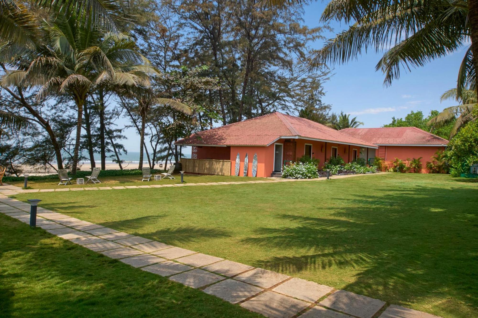 Mandrem Beach Resort, A Member Of Radisson Individuals Retreat Exterior photo